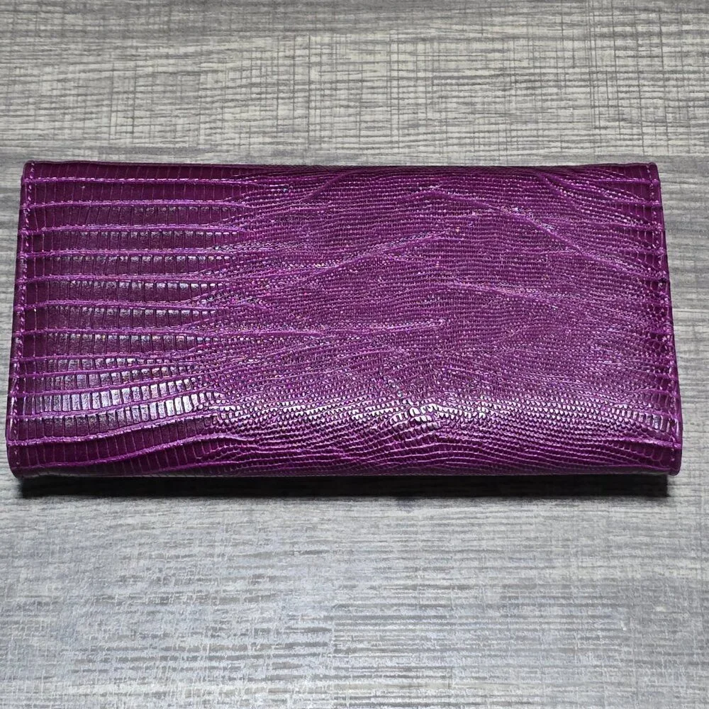 BCBG Purple Scales Trifold Wallet - New - Picture 4 of 4